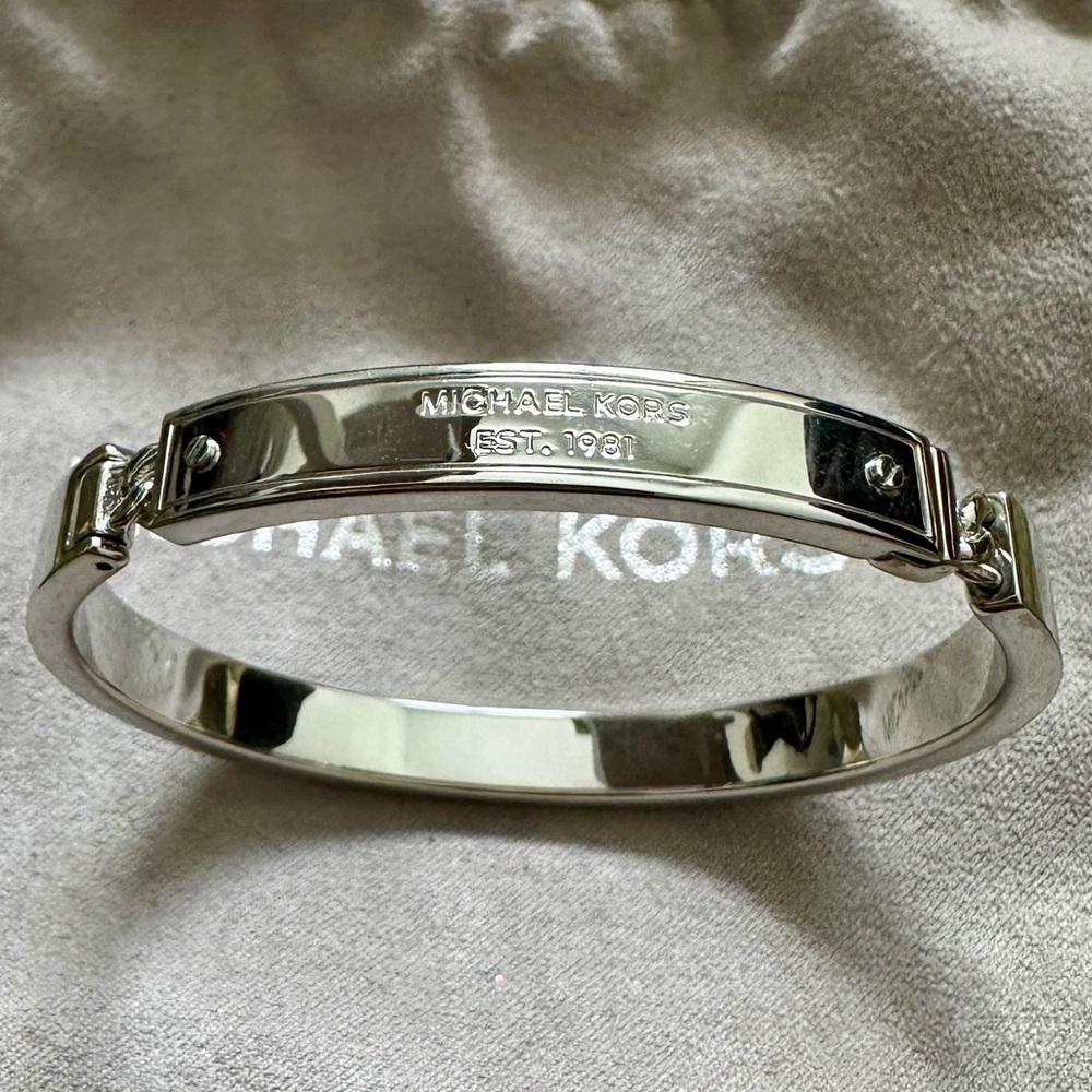 MICHAEL KORS Silver Tone Bracelet NEW with protective bag and box